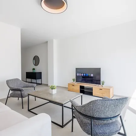 Smart Swieqi With Terrace Or Balcony By Quicktrips דירה *