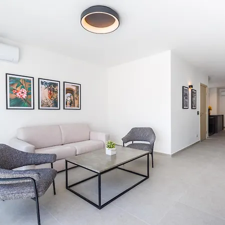 Smart Swieqi With Terrace Or Balcony By Quicktrips דירה
